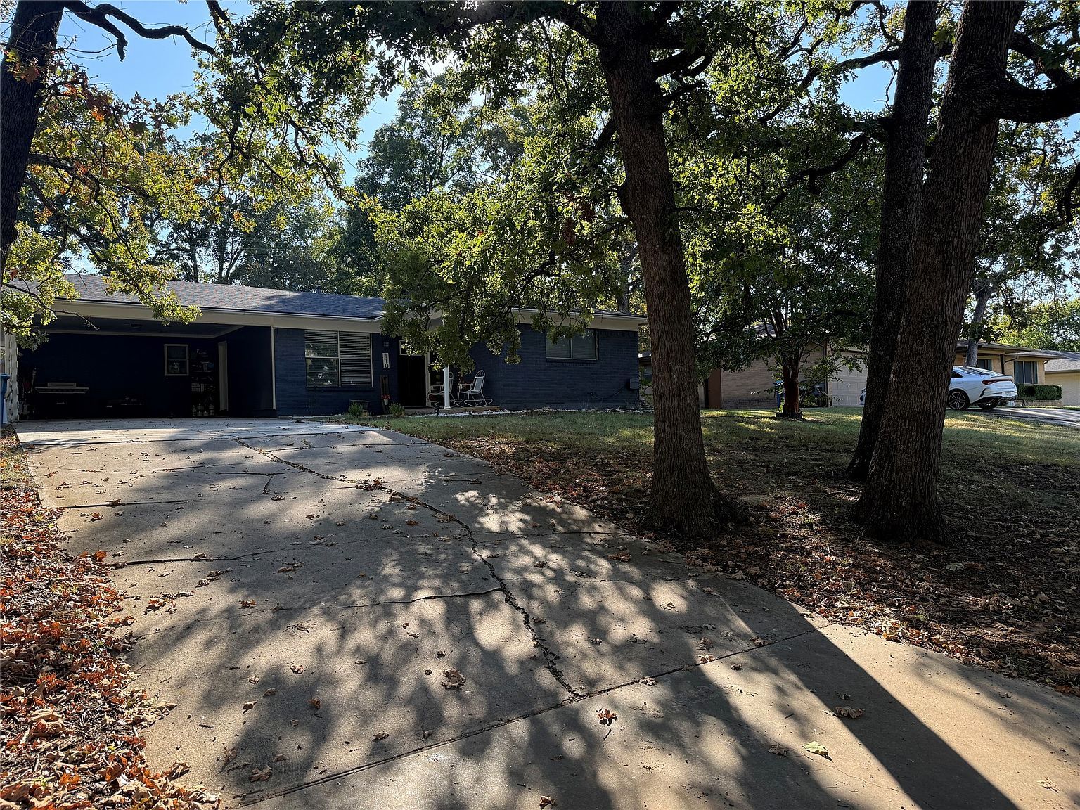 110 S Hickory Ave Denison, TX 75020 - Thumbnail 2