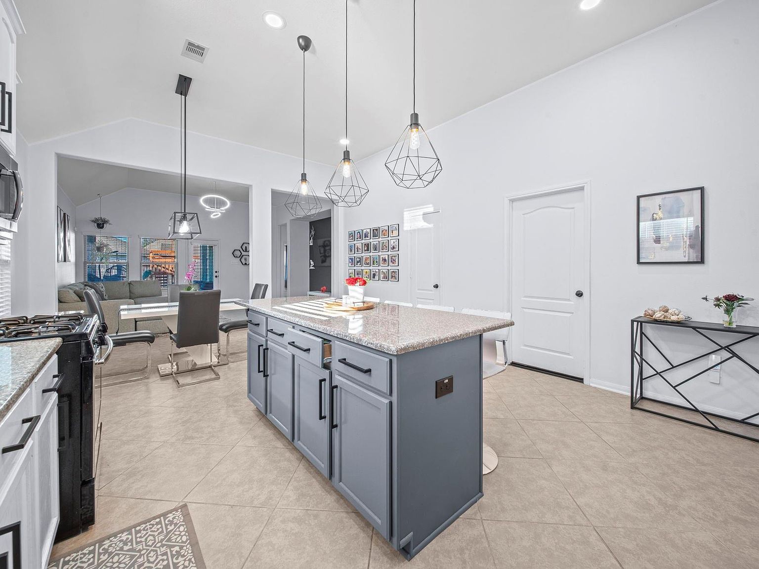 2611 Winding Creek Way Conroe, TX 77385 - Thumbnail 2