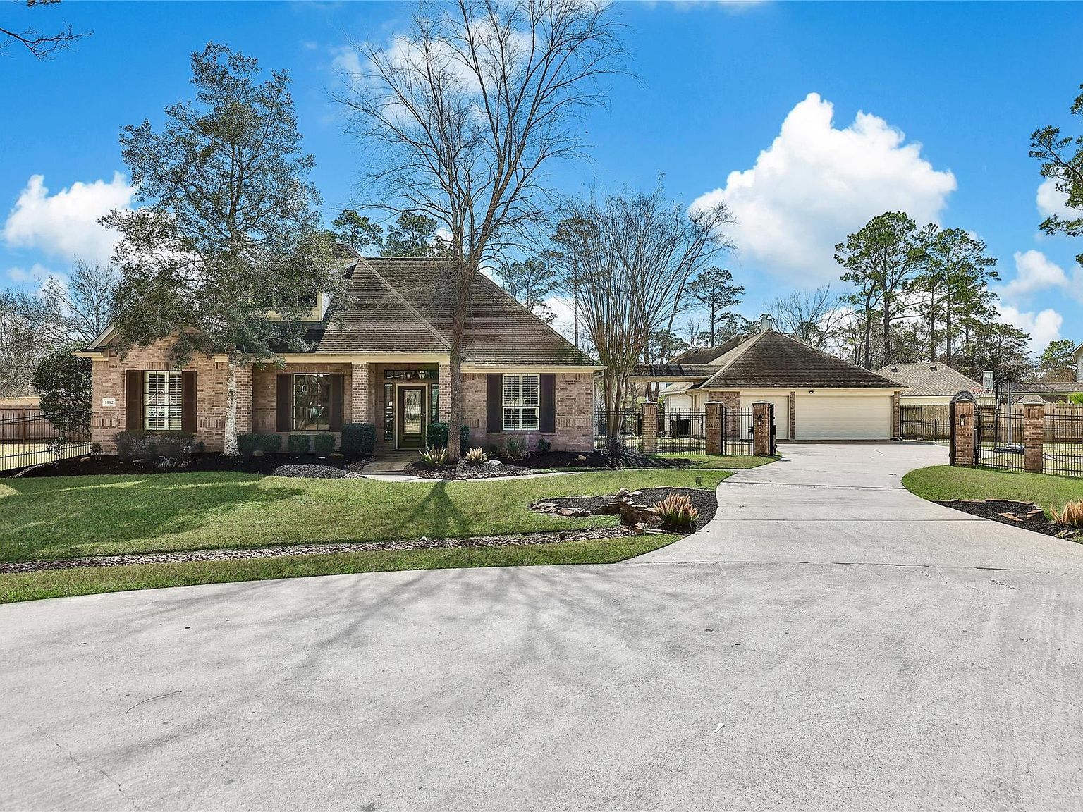 1002 Acorn Ct Friendswood, TX 77546 - Thumbnail 2