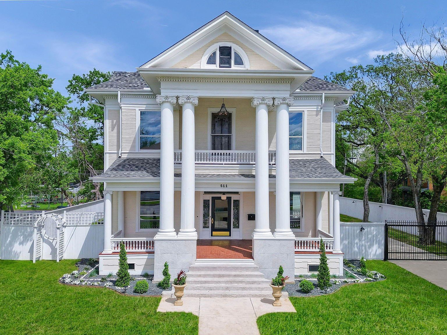 511 S Travis St Sherman, TX 75090 - Thumbnail 2