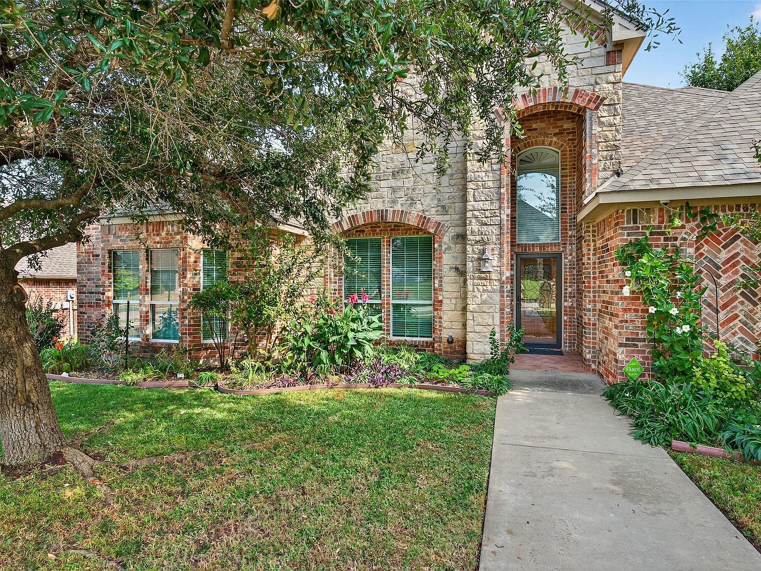 3809 Sumner Ct Sherman, TX 75090 - Thumbnail 2