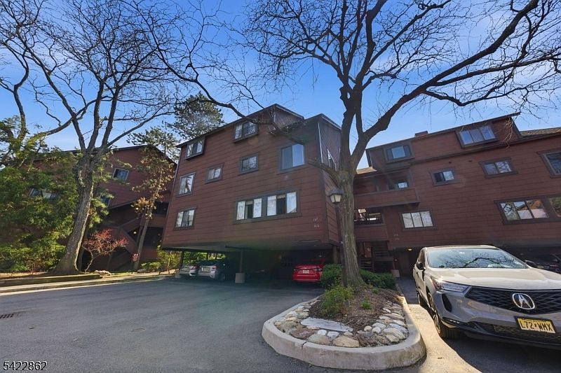 166 Sandcastle Ky #1 Secaucus, NJ 07094  | Condominium