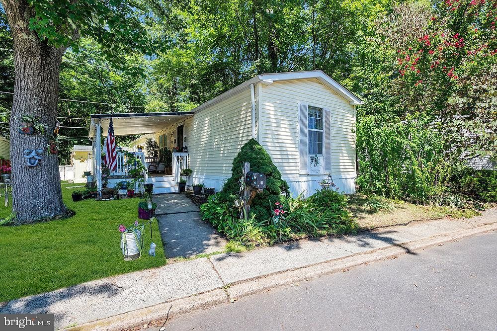 17 South Dr East Windsor, NJ 08520 - Thumbnail 2