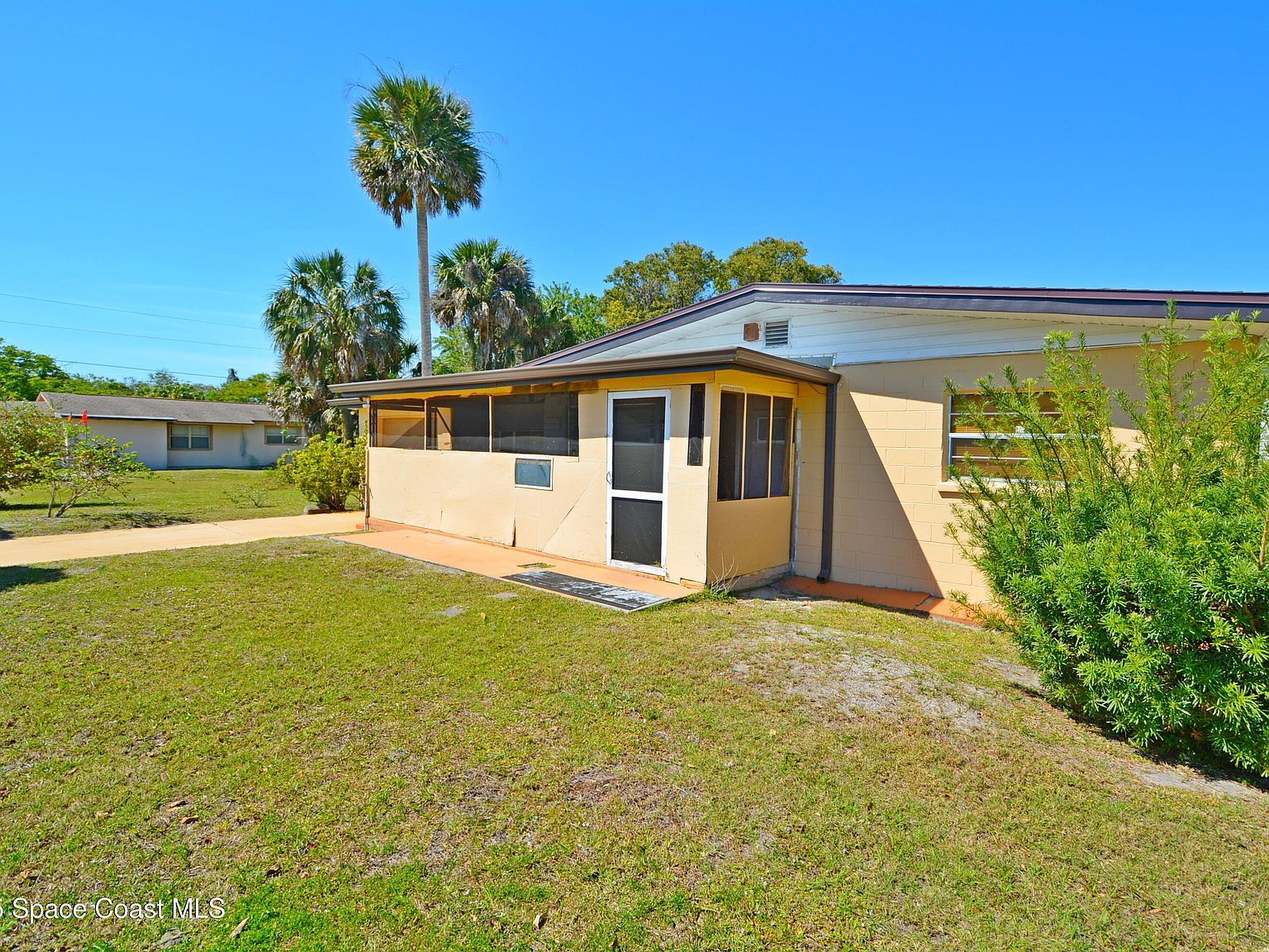600 Burr St Melbourne, FL 32901 - Thumbnail 2