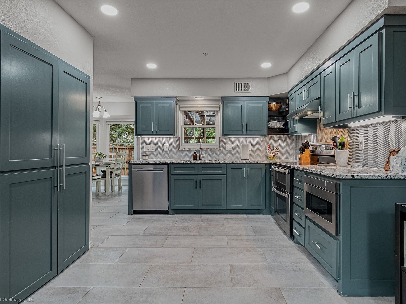 700 Silverstone Ln Irving, TX 75063 - Thumbnail 2