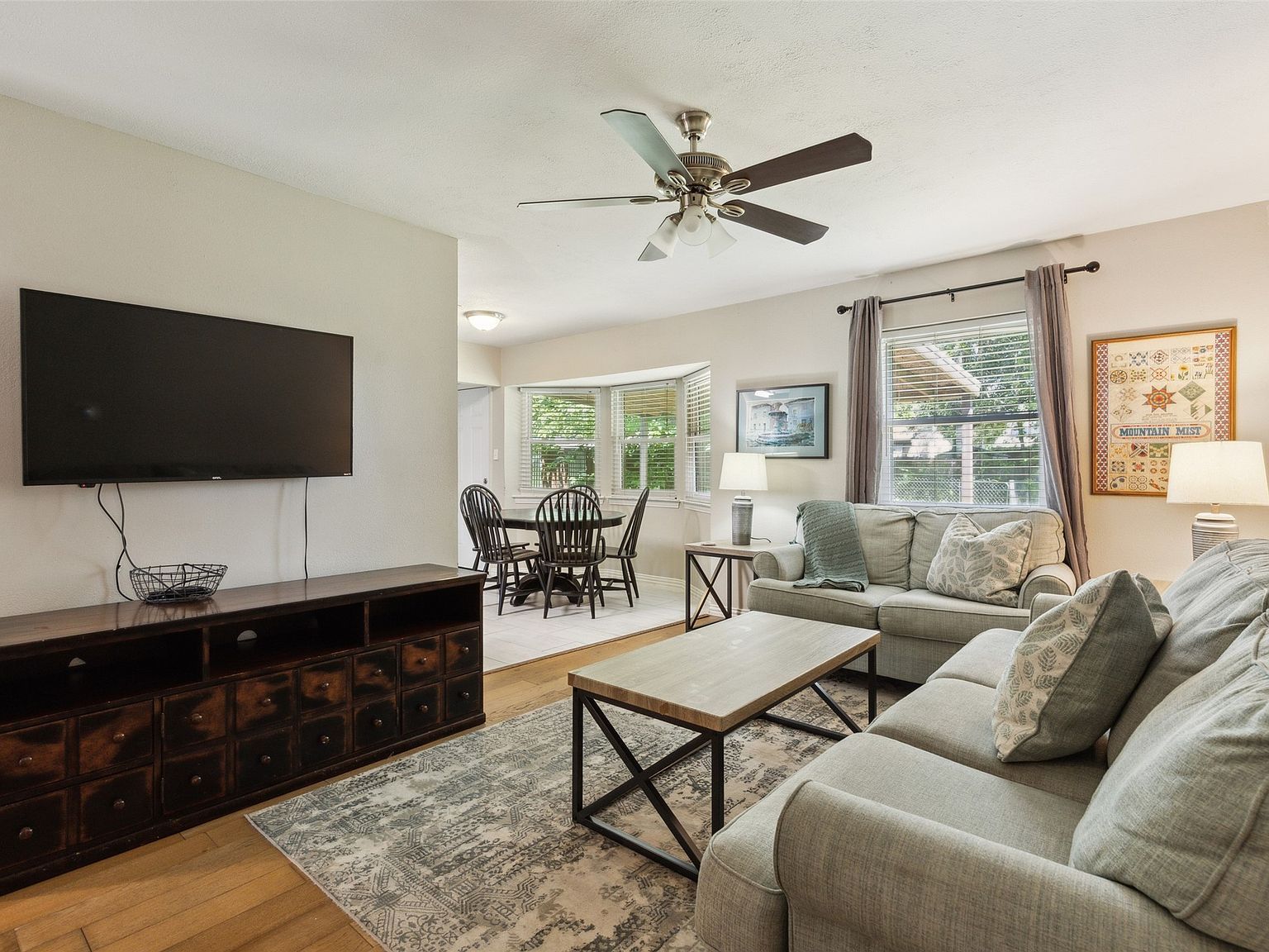 1202 Johns Dr Euless, TX 76039 - Thumbnail 2