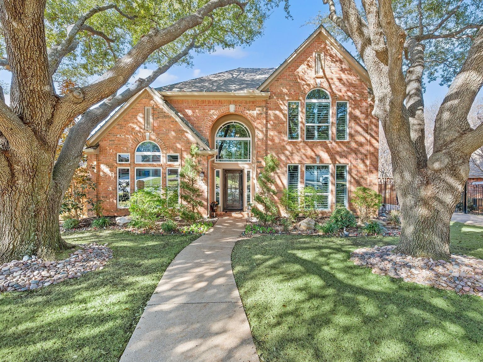 1093 Woodbriar Dr Grapevine, TX 76051 - Thumbnail 2