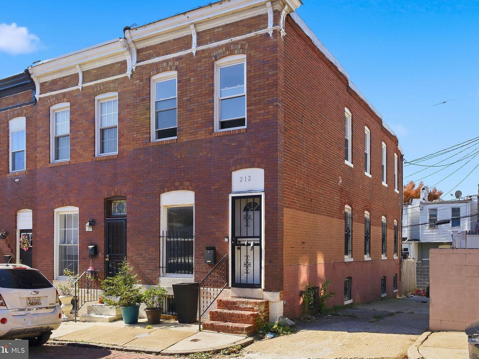 212 N Streeper St Baltimore, MD 21224 - Thumbnail 2