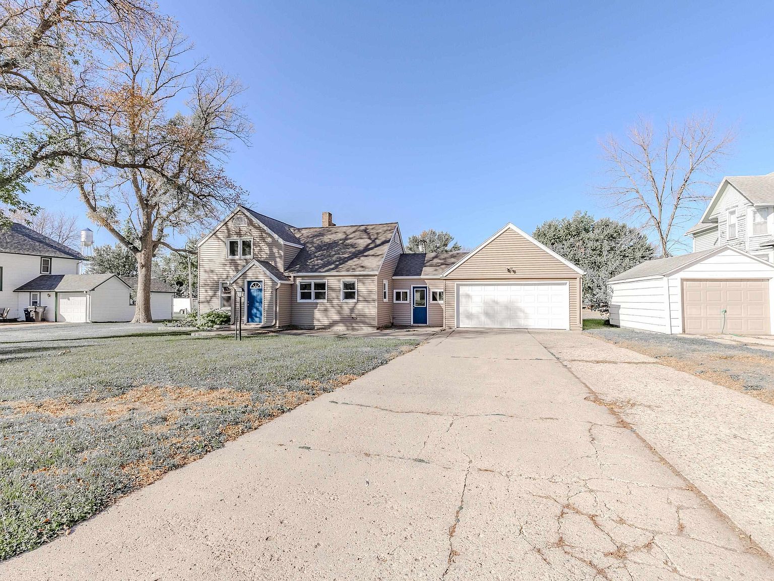 313 E 3rd St Lake Park, IA 51347 - Thumbnail 2