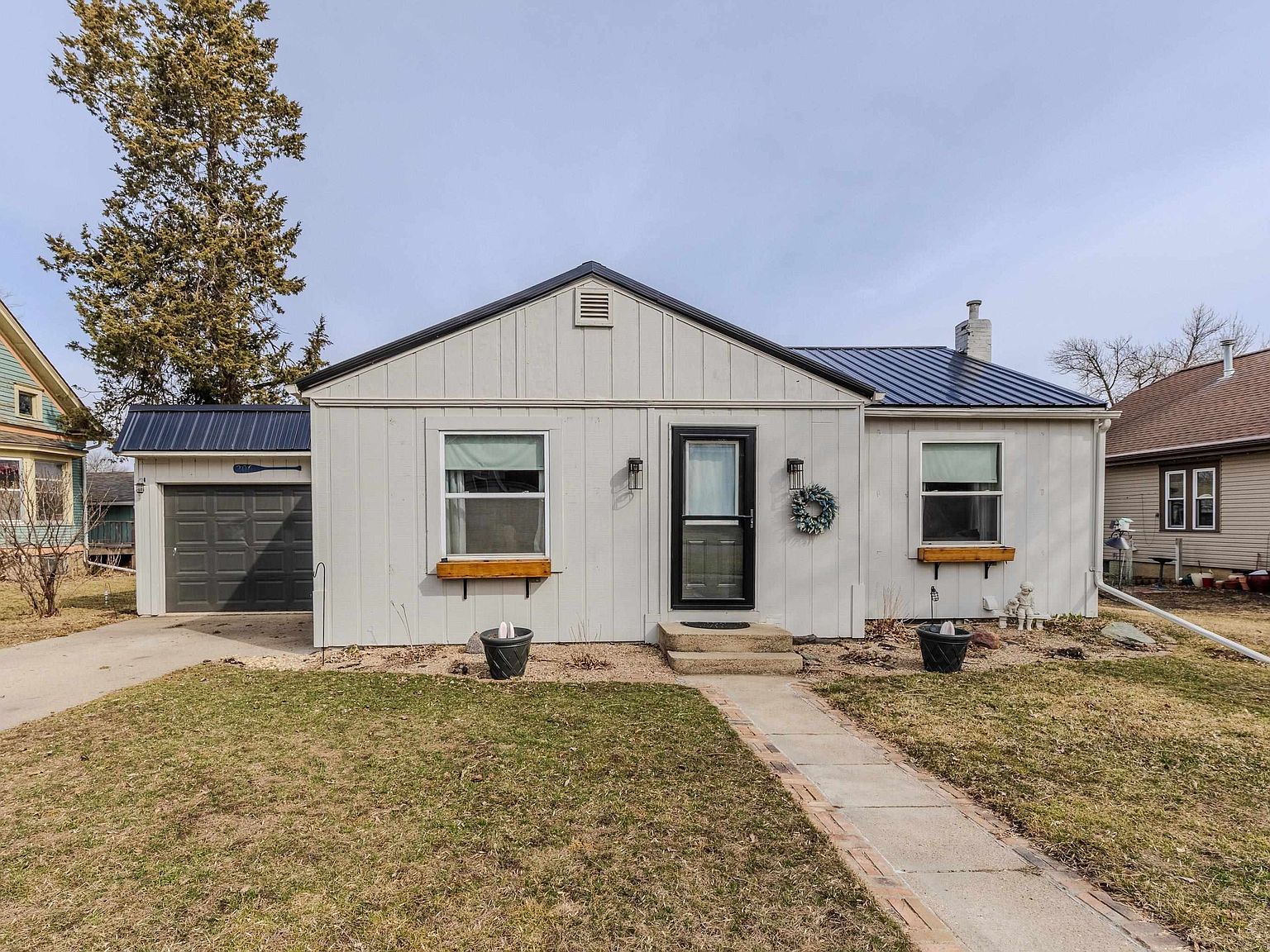 206 Lake Ave Lake Park, IA 51347  | Single Family