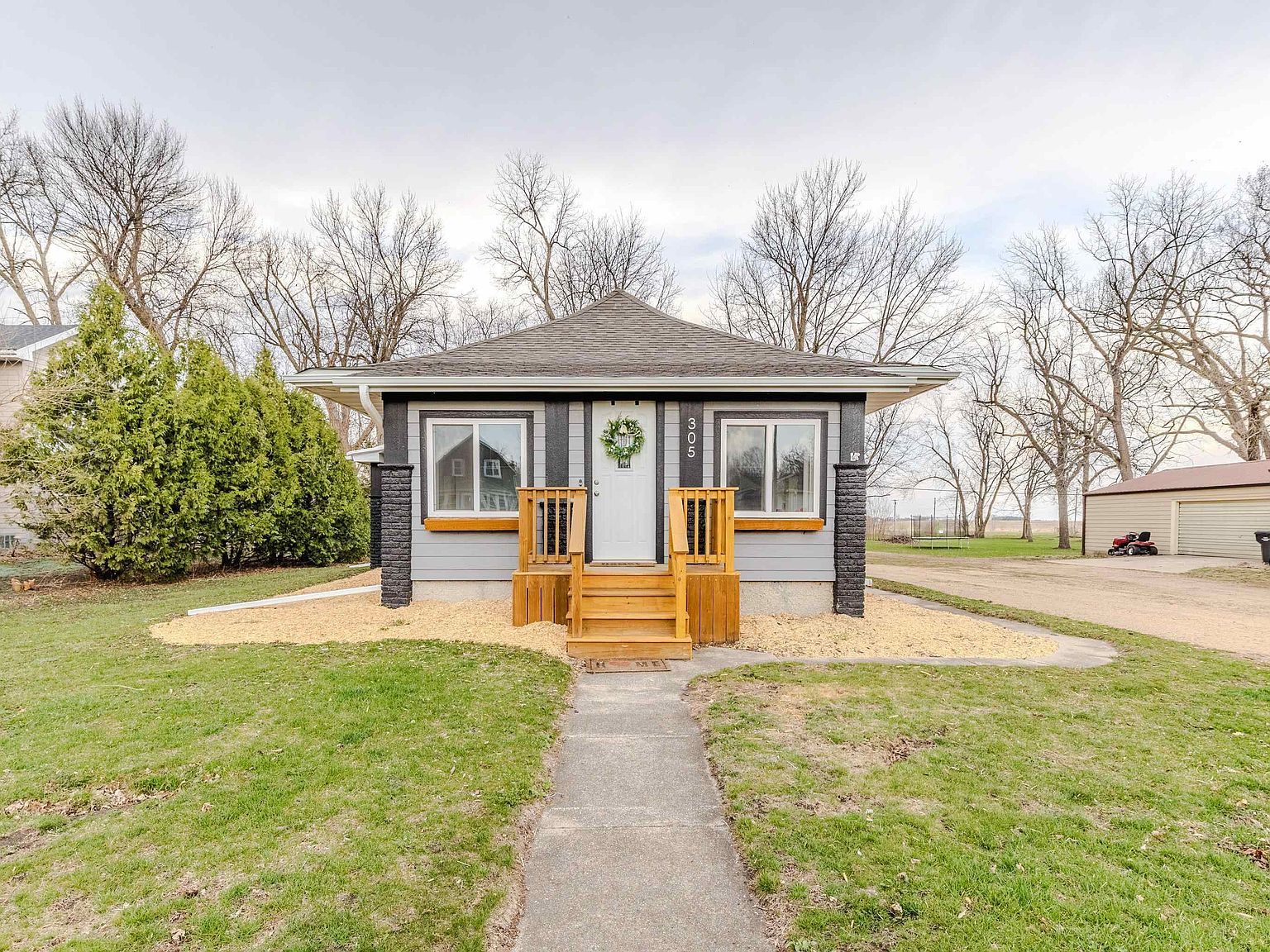 305 Avenue D E Lake Park, IA 51347  | Single Family