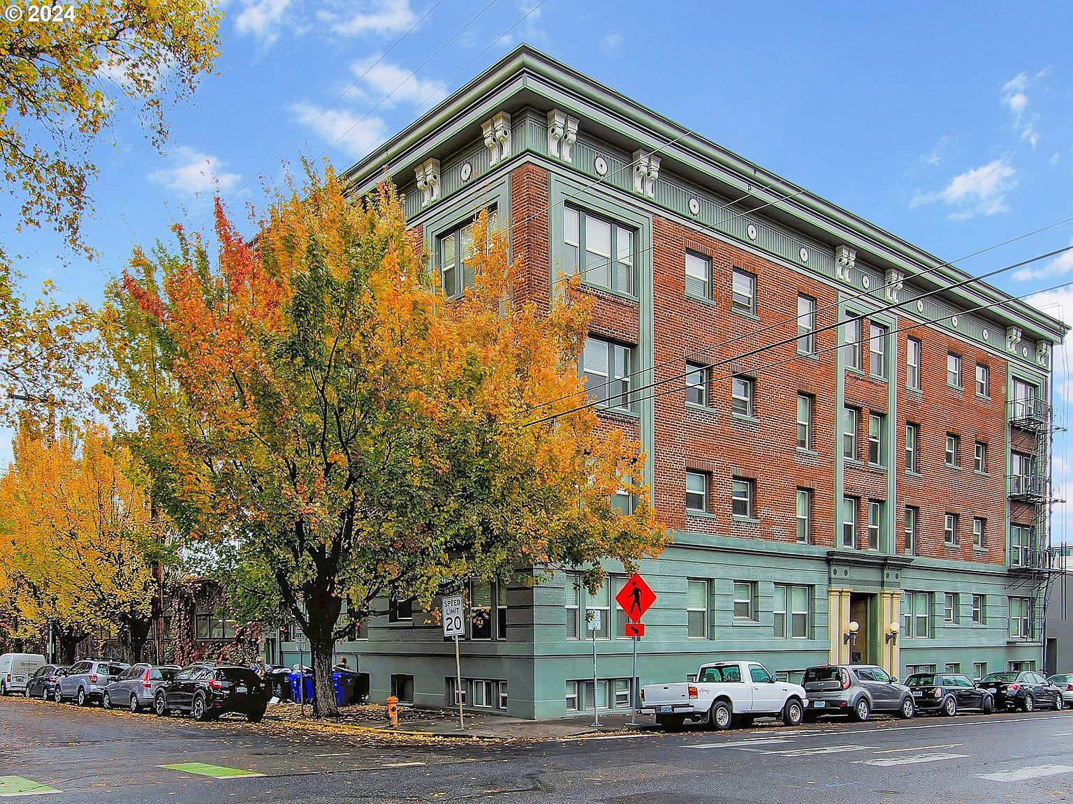 1631 NW Everett St APT 100 Portland, OR 97209 - Thumbnail 2