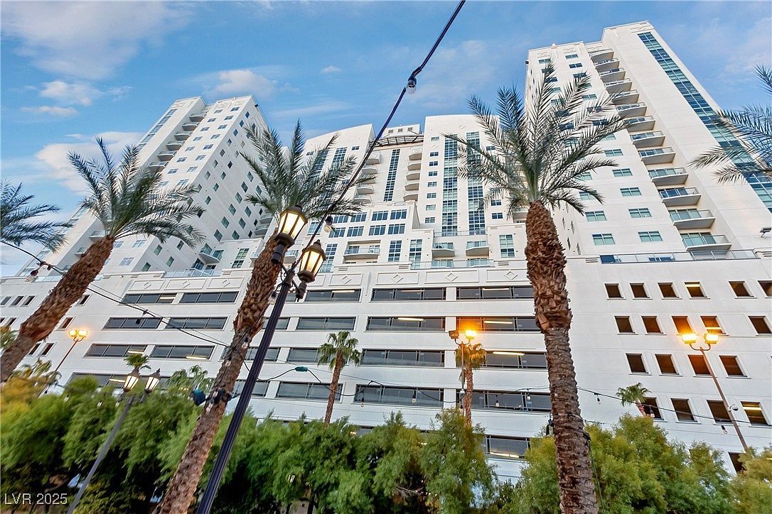 150 Las Vegas Blvd N UNIT 1506 Las Vegas, NV 89101 - Thumbnail 2