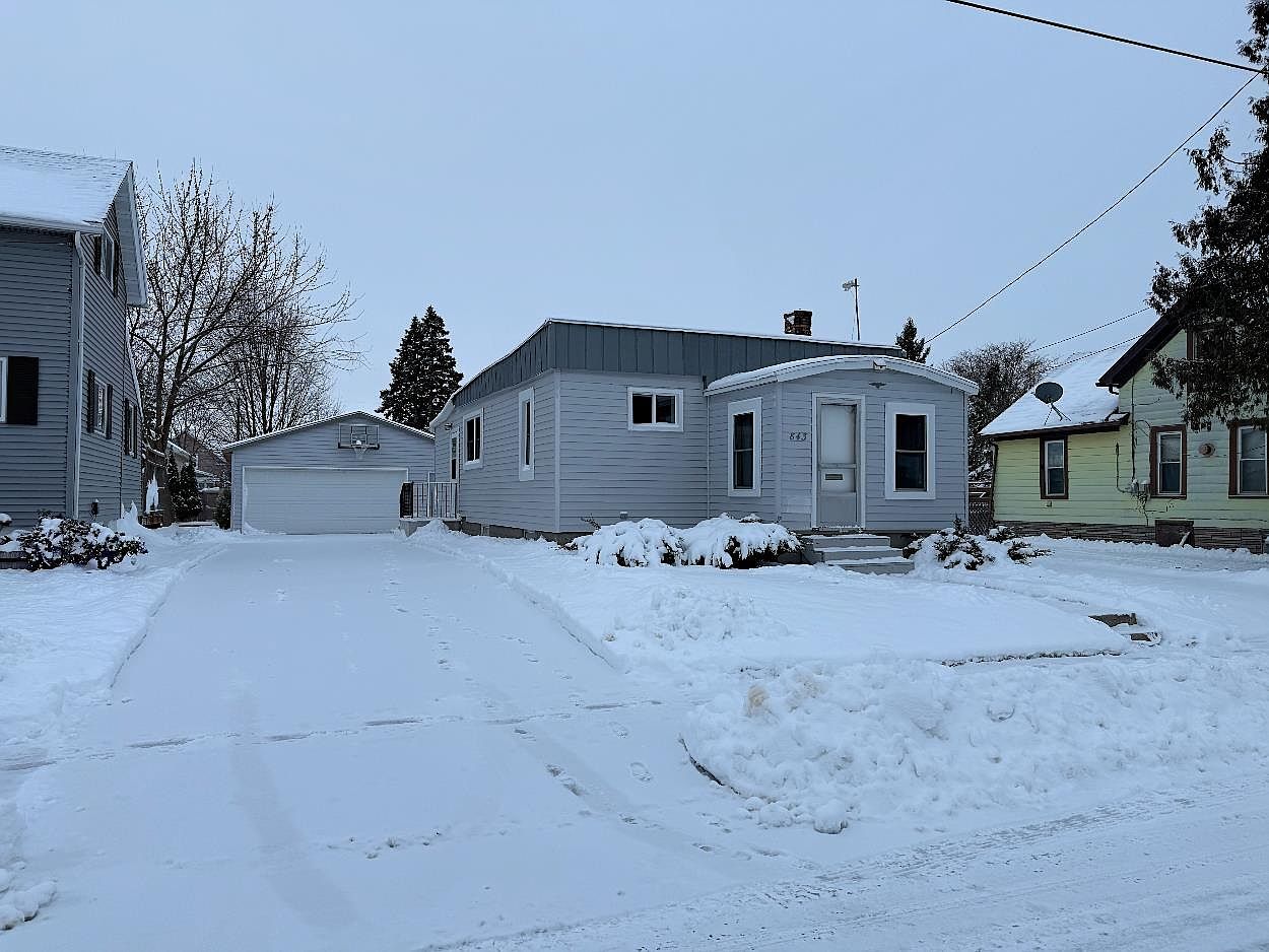 843 Bismarck Ave Oshkosh, WI 54902 - Thumbnail 2