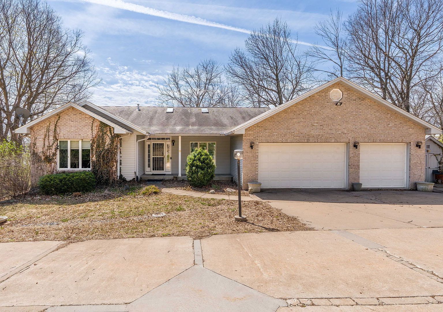 3 Walbrier Ct Le Claire, IA 52753  | Single Family