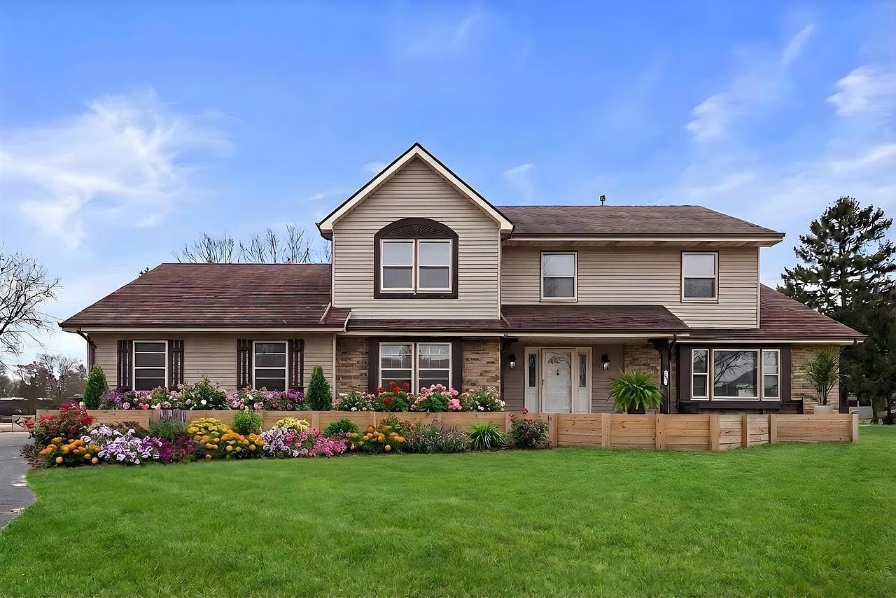 2205 2nd St Kenosha, WI 53140  | Single Family