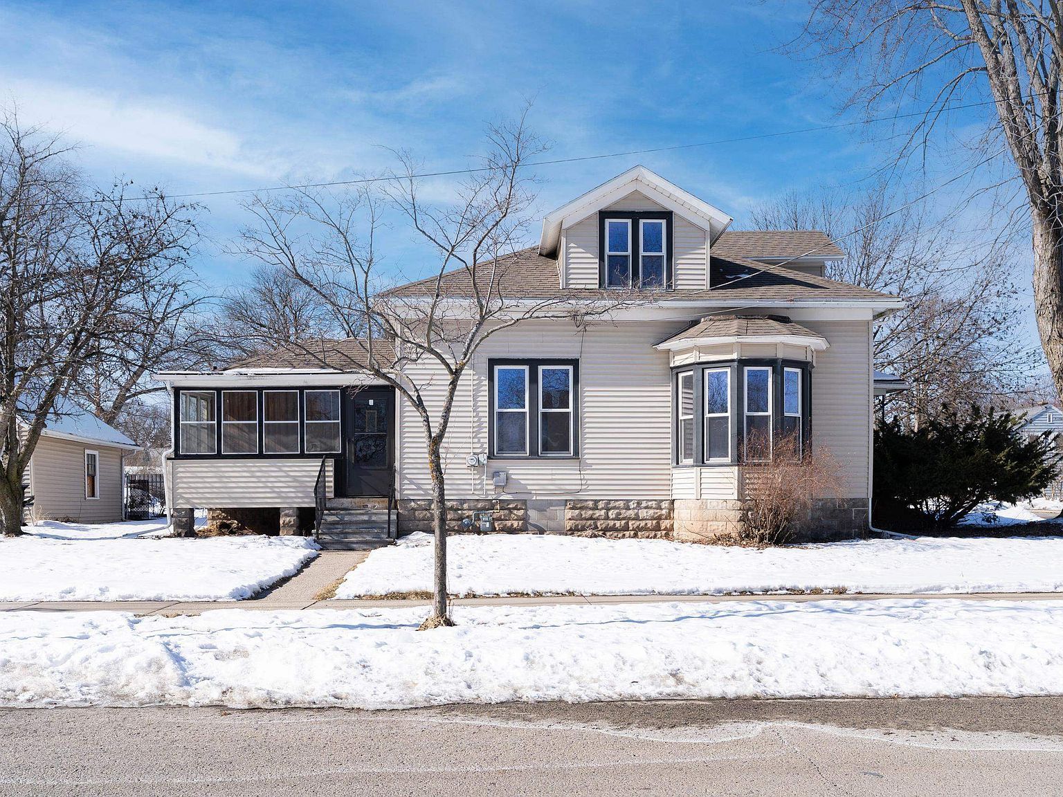 1003 W Spencer St Appleton, WI 54914 - Thumbnail 2