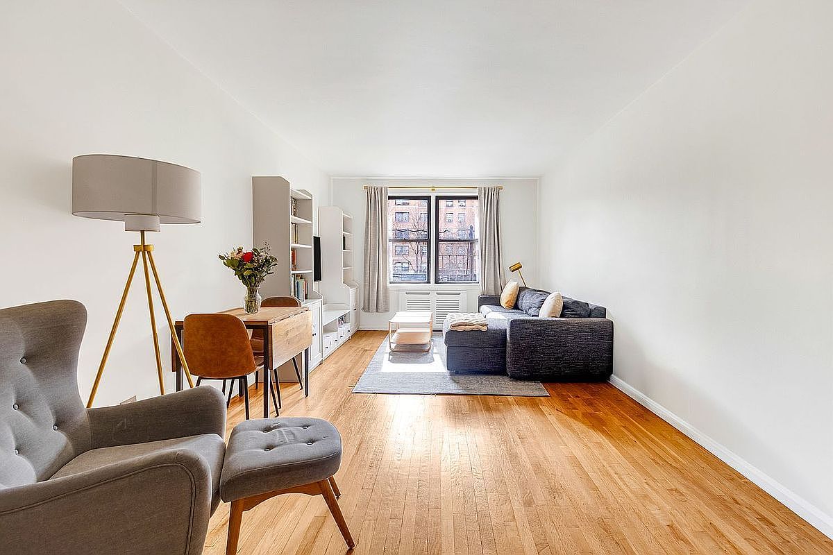 160 W 85th St #2J1 New York, NY 10024  | Condominium