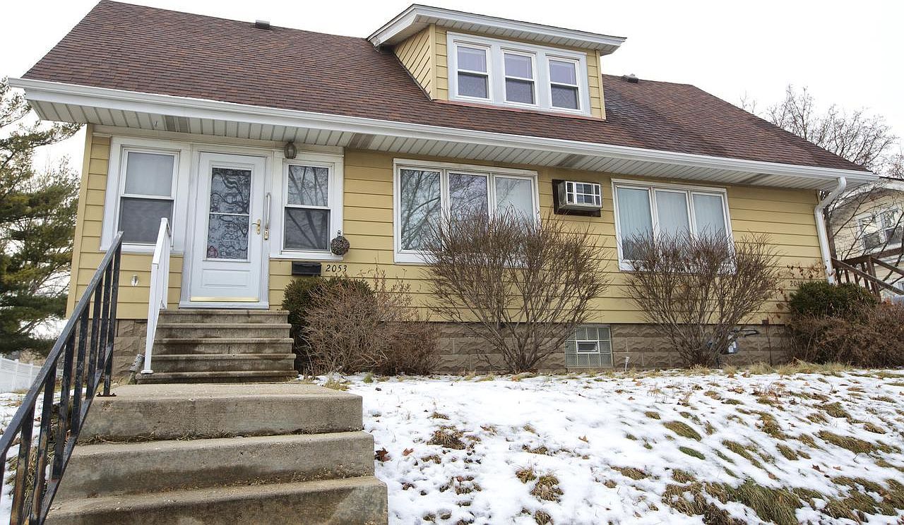 2053 S 91st St Milwaukee, WI 53227 - Thumbnail 2