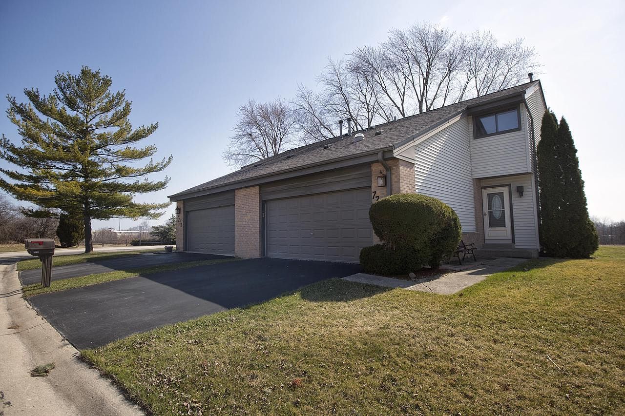 7222 S Delaine Dr Oak Creek, WI 53154  | Condominium