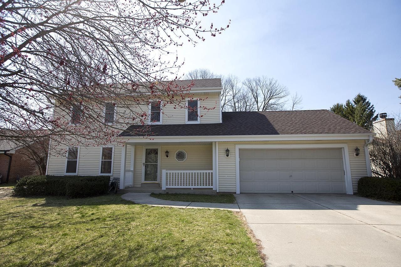 4445 S Longview Dr New Berlin, WI 53151  | Single Family