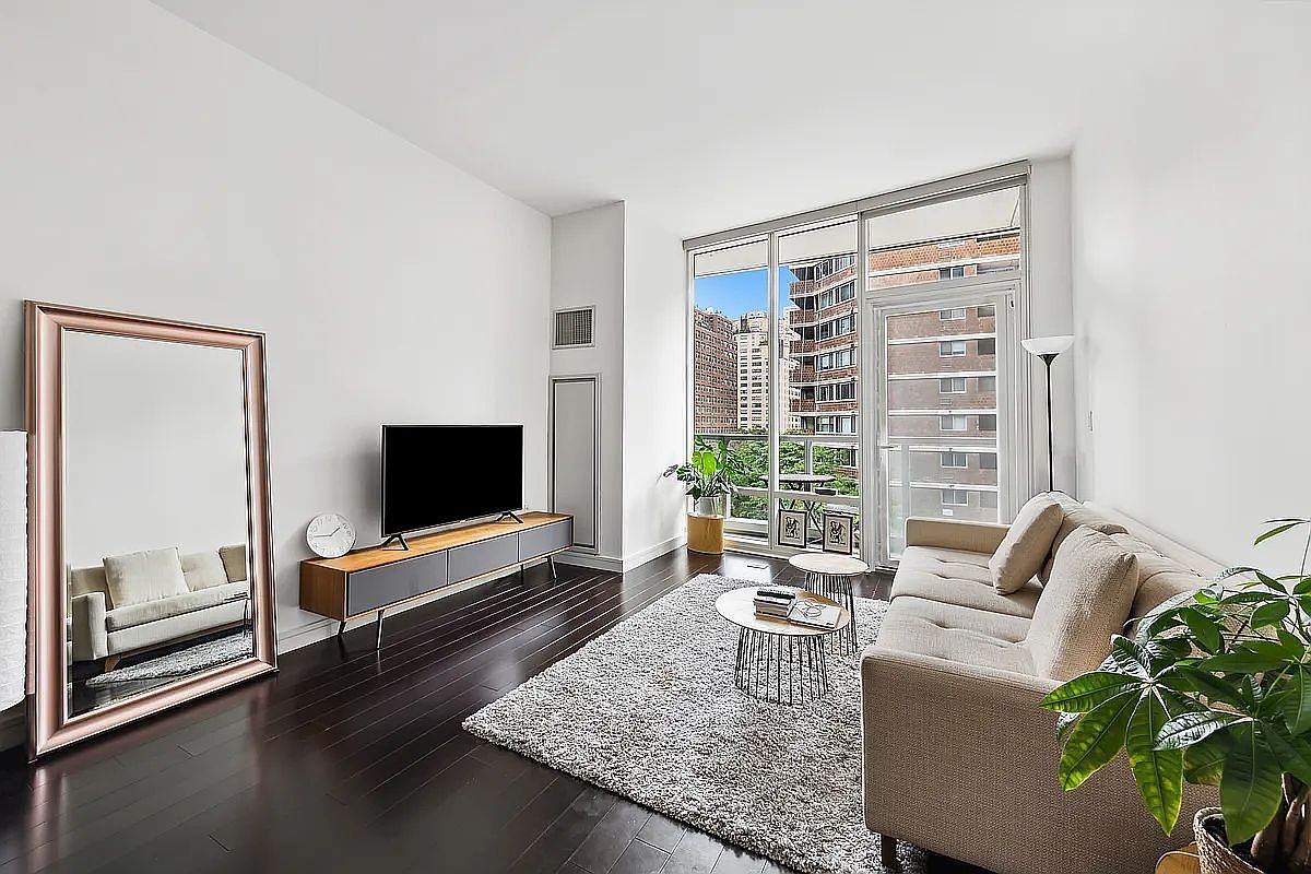 300 E 23rd St APT 5B New York, NY 10010 - Thumbnail 2