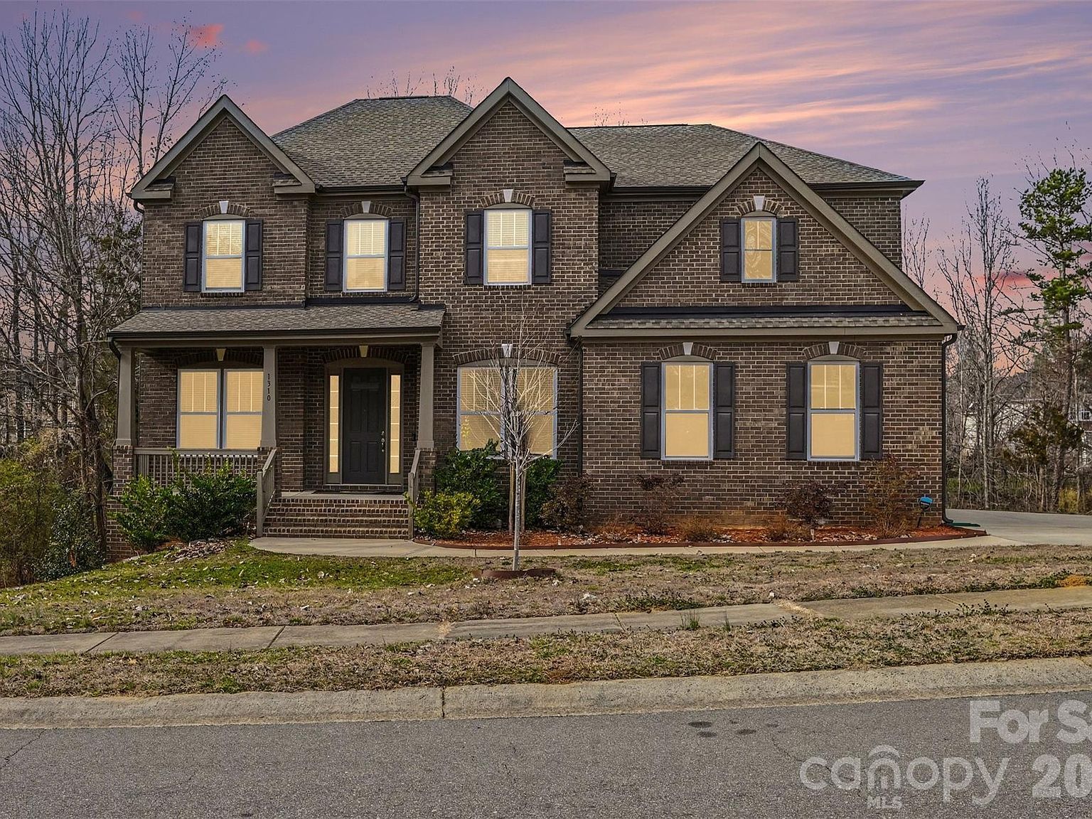 1310 Bershire Ln Charlotte, NC 28262 - Thumbnail 2