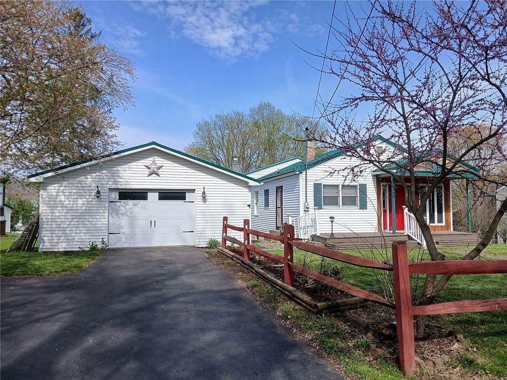 3 Bower Pl Corning, NY 14830  | Single Family
