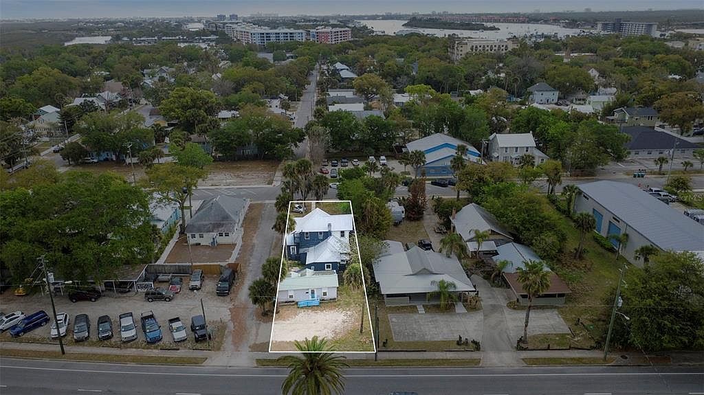 324 N Orange St New Smyrna Beach, FL 32168 - Thumbnail 2