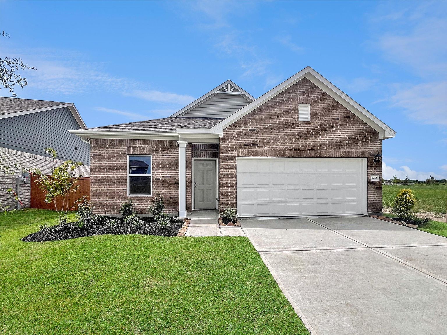 1602 River Scene Trl Dayton, TX 77535 - Thumbnail 2