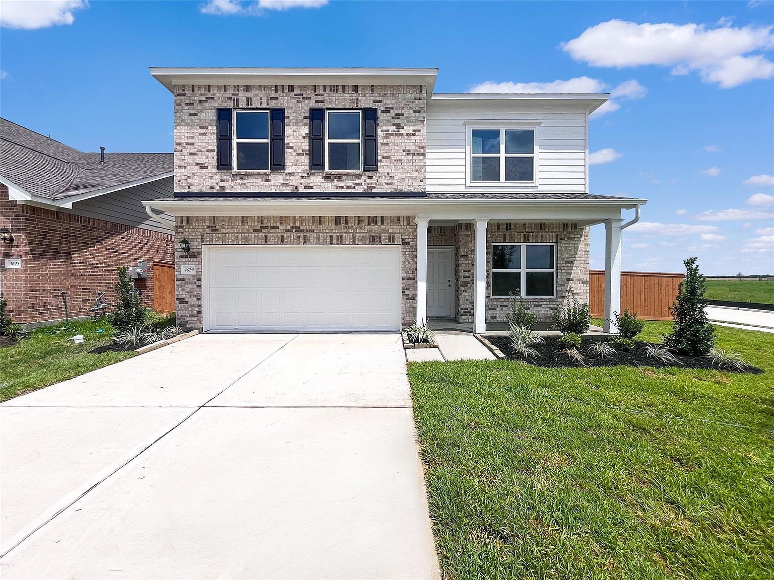 1629 River Scene Trl Dayton, TX 77535 - Thumbnail 2