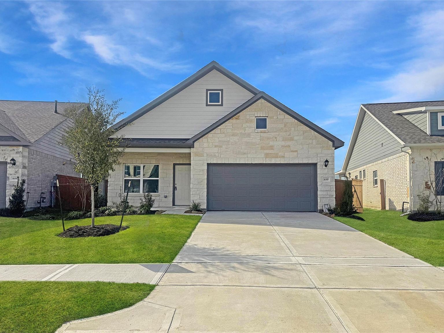 1610 River Scene Trl Dayton, TX 77535 - Thumbnail 2