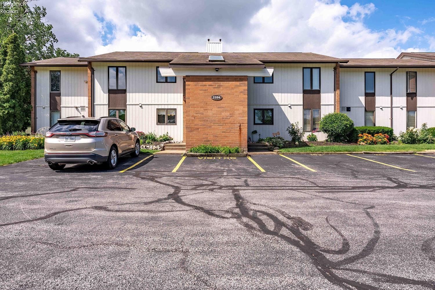2594 E Sun Valley Dr APT 201 Pt Clinton, OH 43452 | Condominium