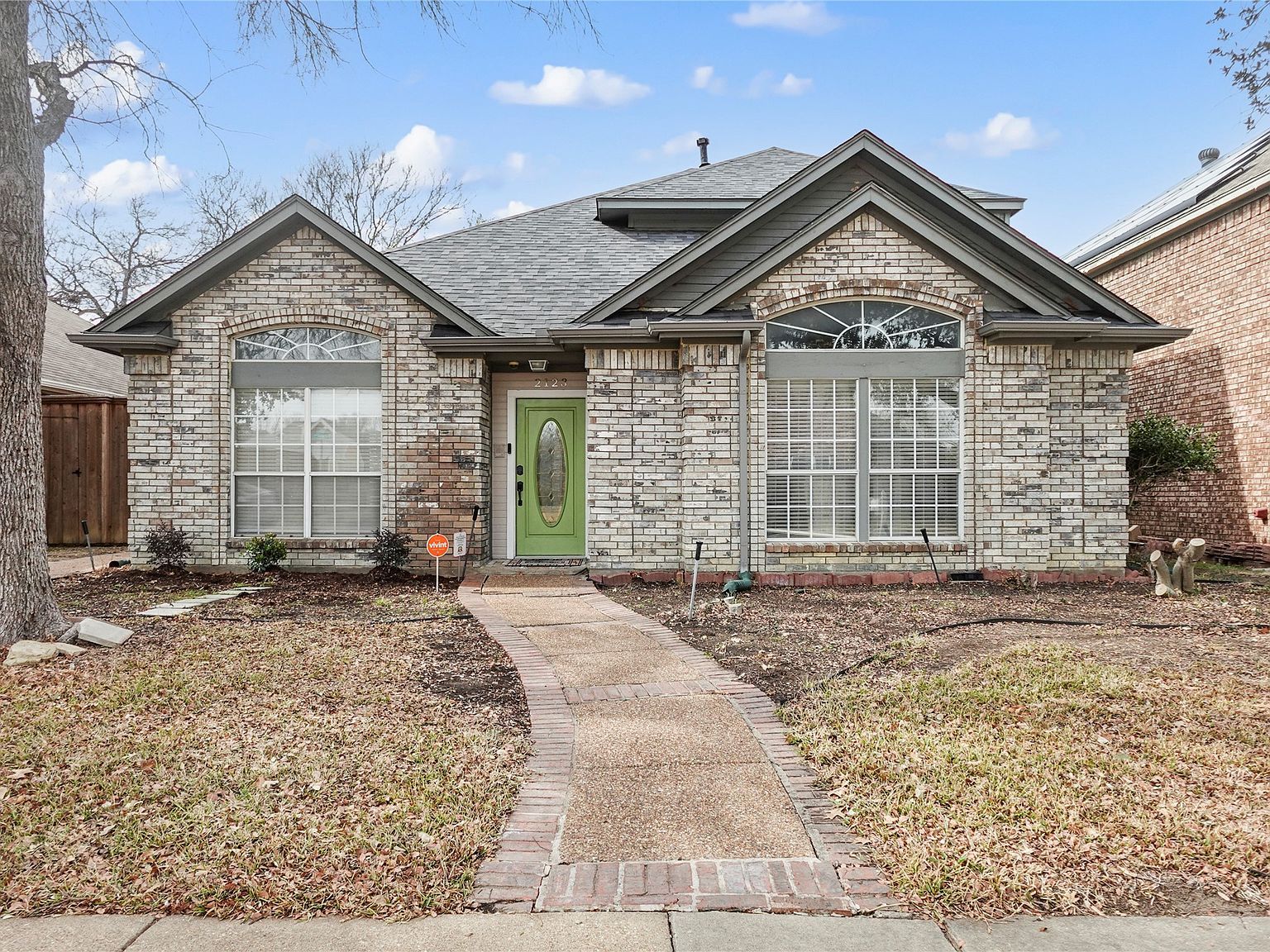 2123 Daniel Way Carrollton, TX 75006 - Thumbnail 2