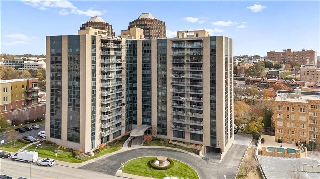 4545 Wornall Rd APT 1110 Kansas City, MO 64111 - Thumbnail 2