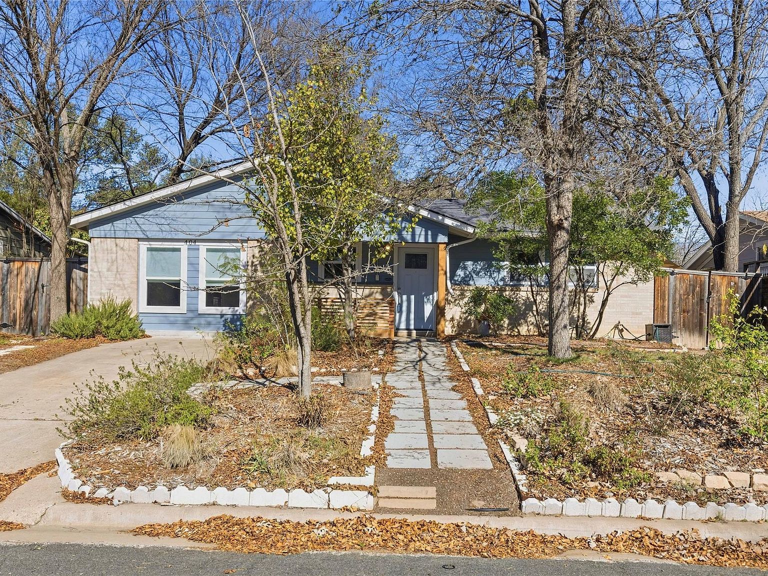 404 Seminole Dr Austin, TX 78745 - Thumbnail 2