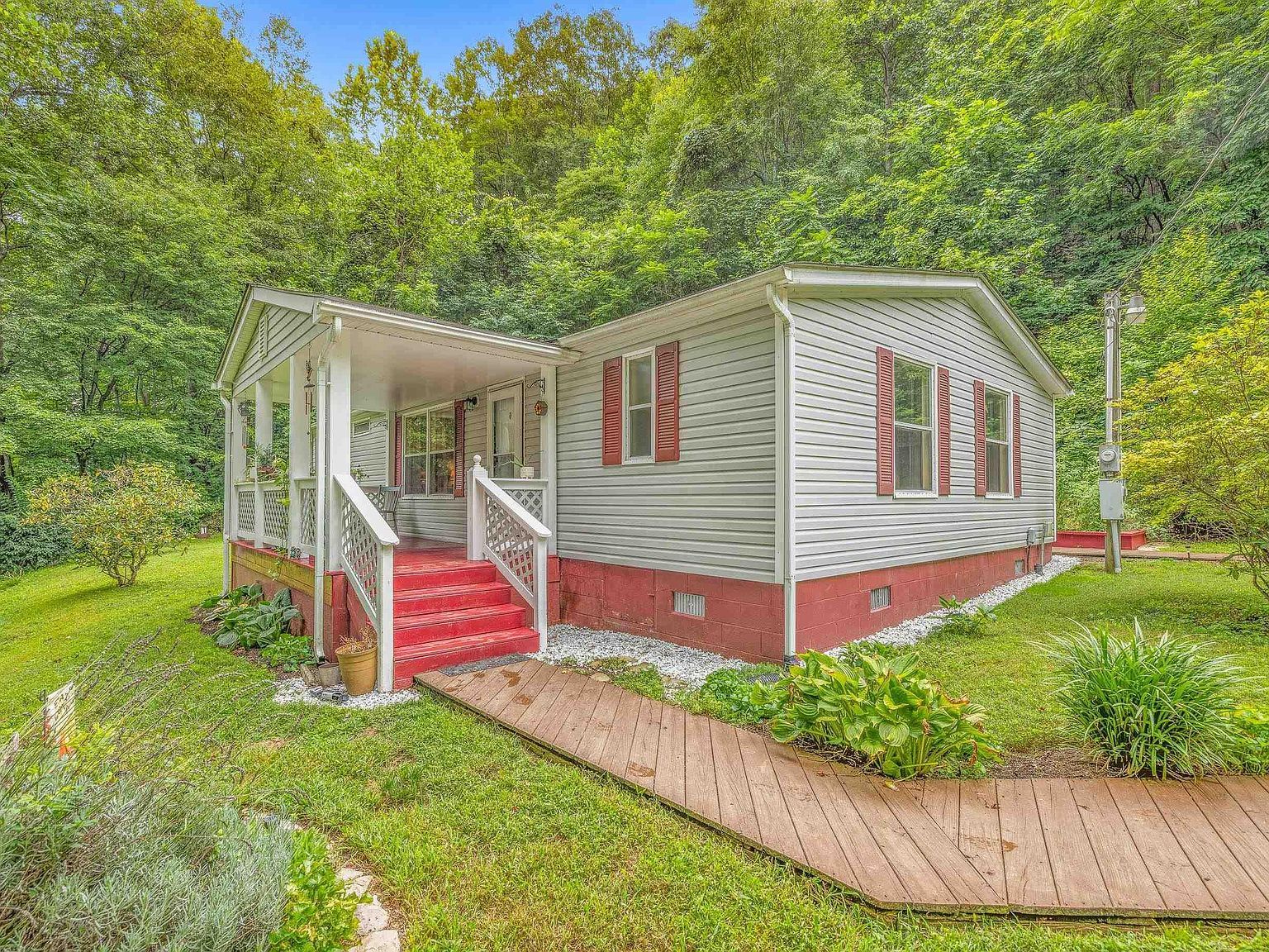 3141 Beech Grove Rd Roseland, VA 22967 - Thumbnail 2