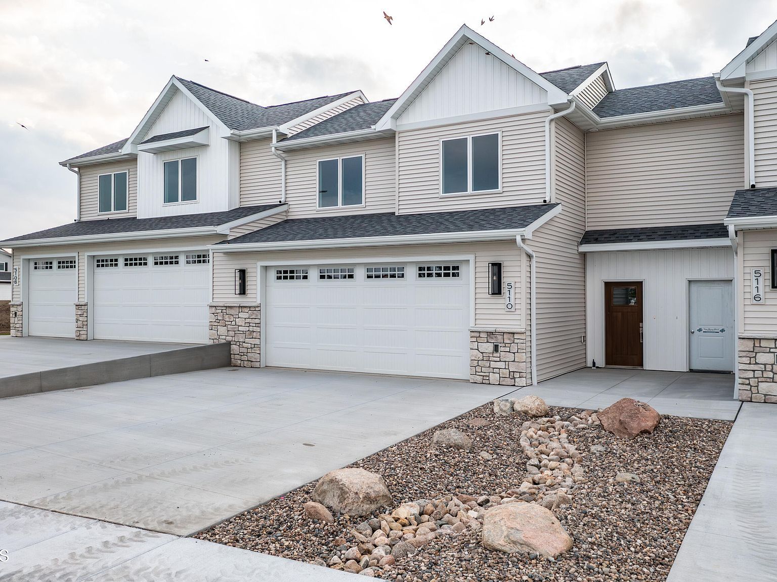 5110 Durango Dr Bismarck, ND 58503 - Thumbnail 2