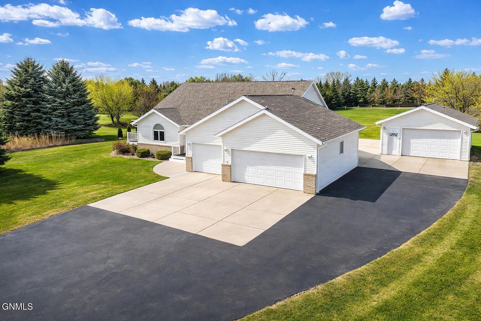 5292 Apple Creek Dr Bismarck, ND 58504  | Single Family