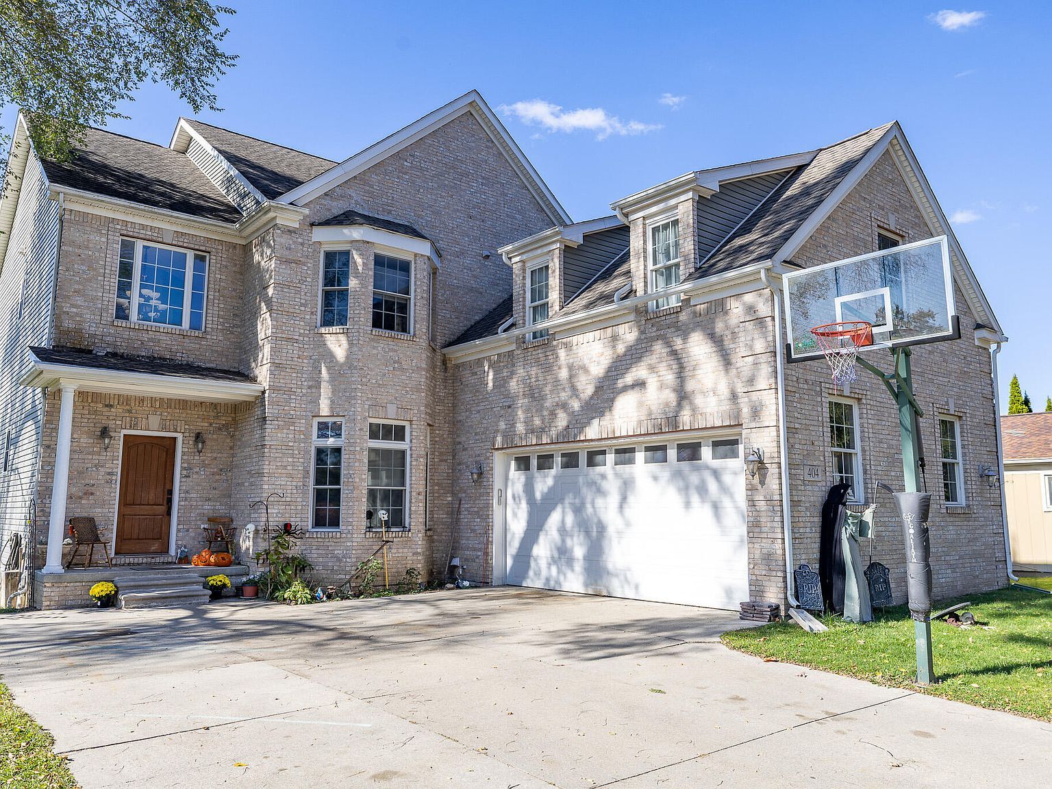 404 Stryker St South Lyon, MI 48178 - Thumbnail 2