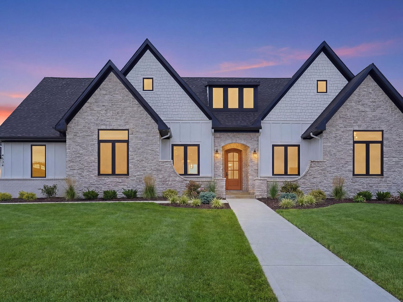 9034 York Crest Dr Saline, MI 48176, 48176