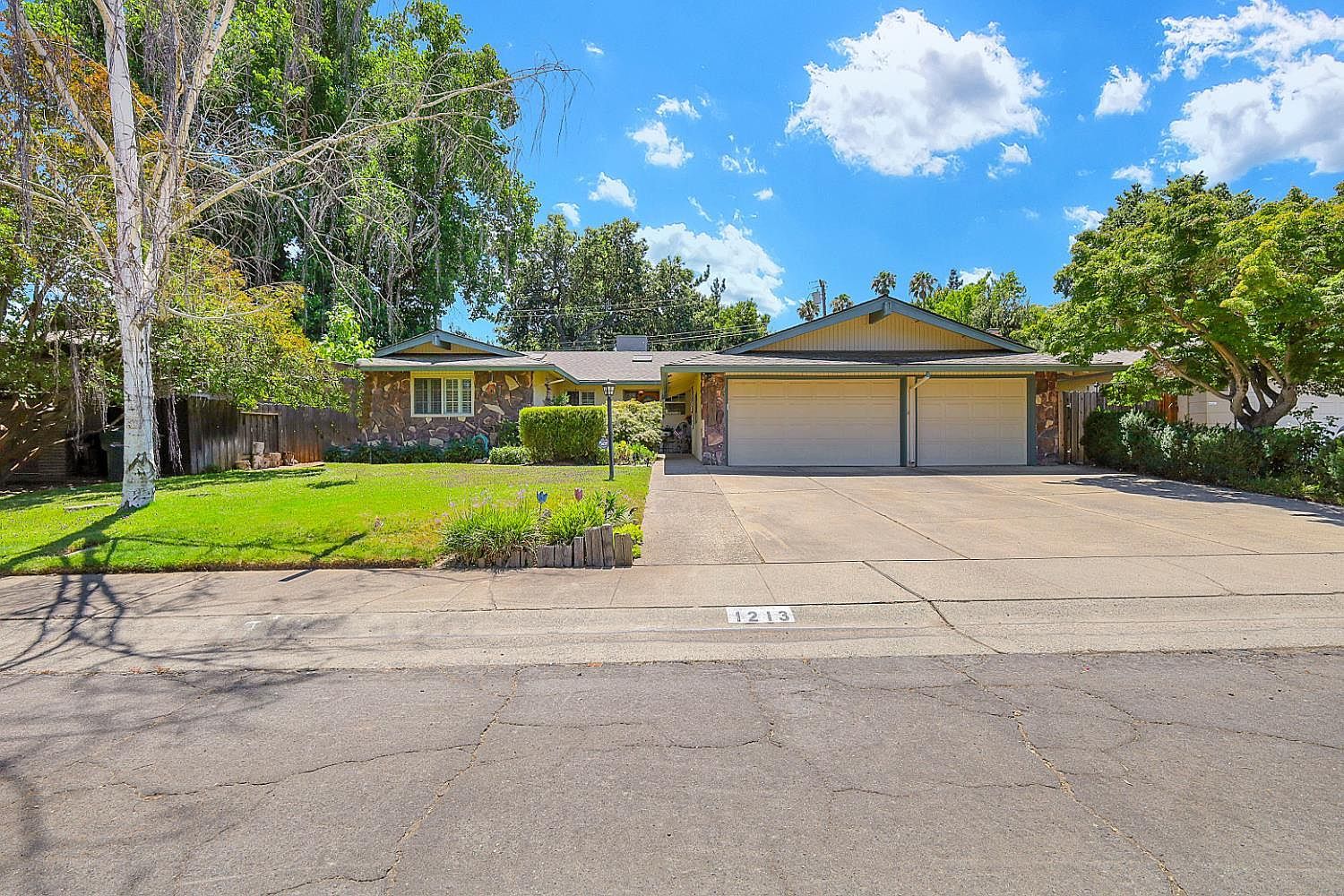 1213 Gary Way Carmichael, CA 95608  | Single Family