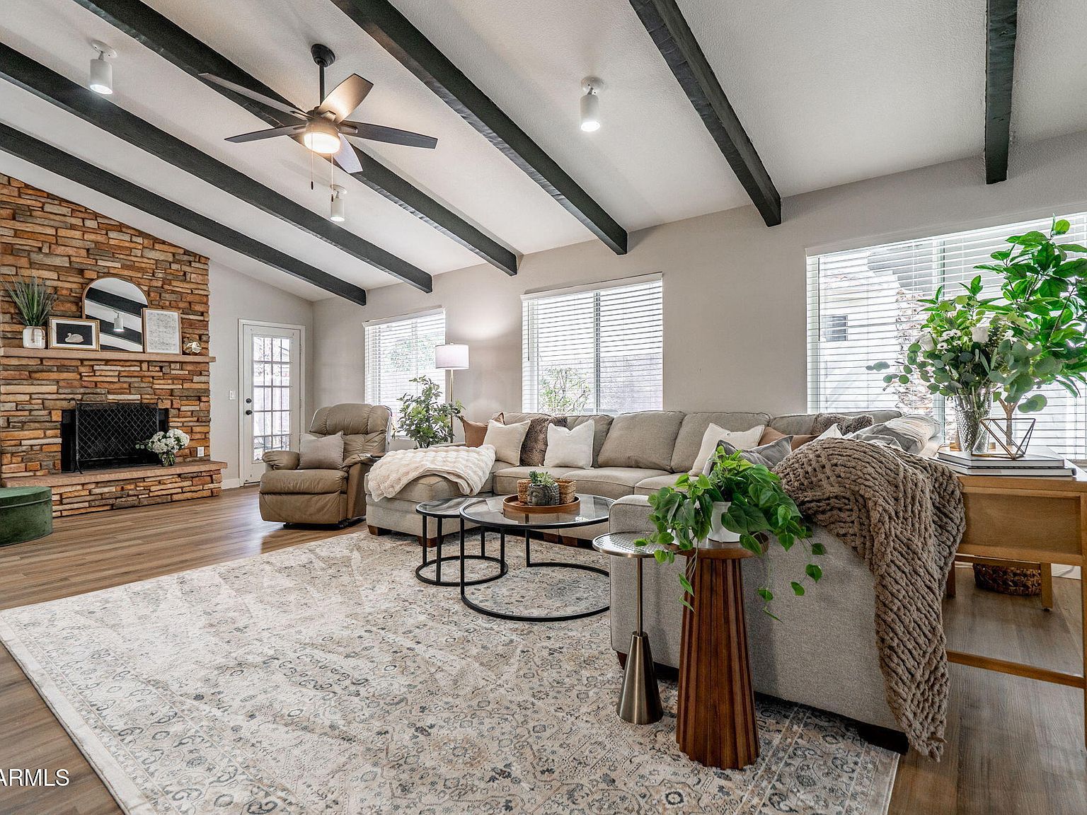 1404 E Rosemonte Dr Phoenix, AZ 85024 - Thumbnail 2