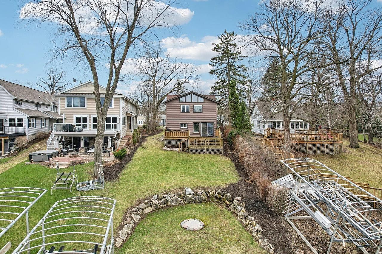 S73W17268 Lake Dr Muskego, WI 53150  | Single Family