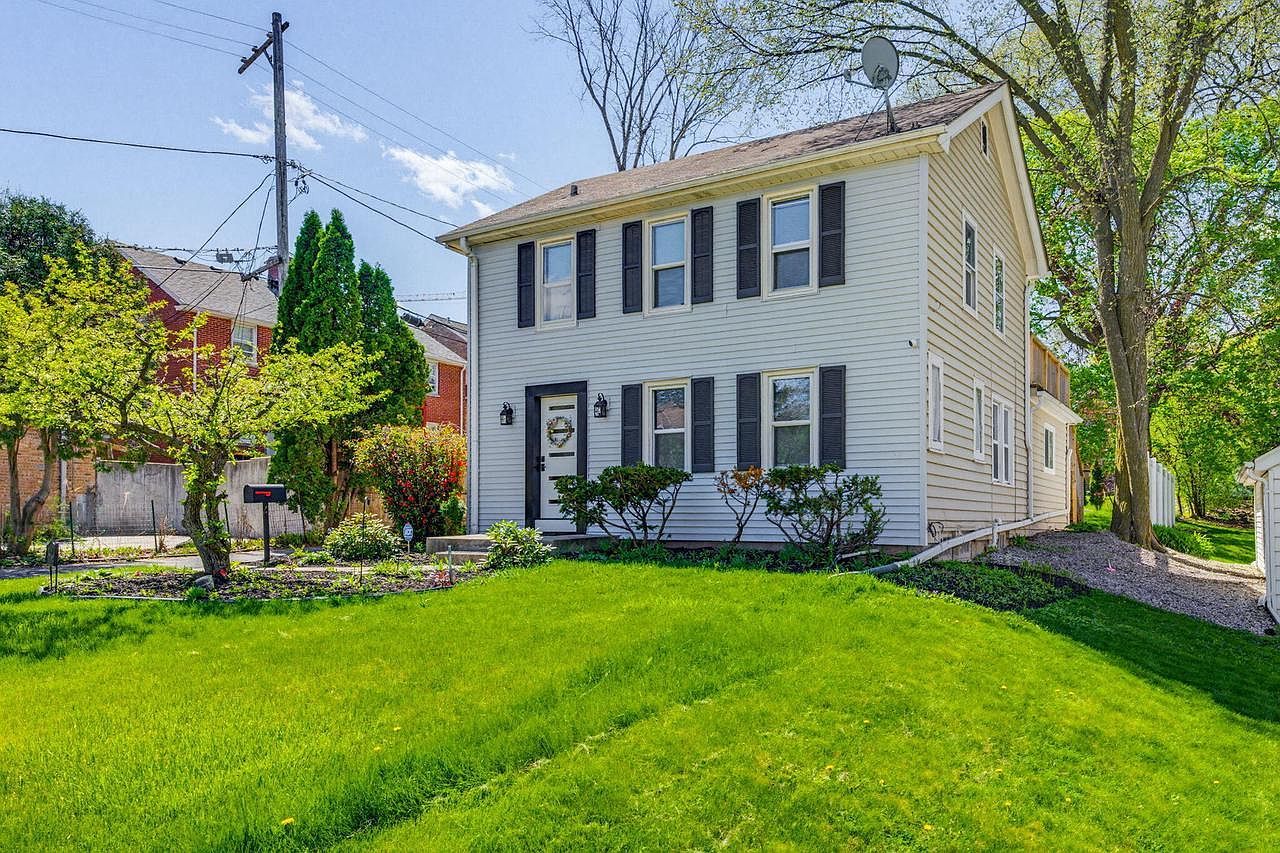 1219 N 85th St Wauwatosa, WI 53226  | Single Family