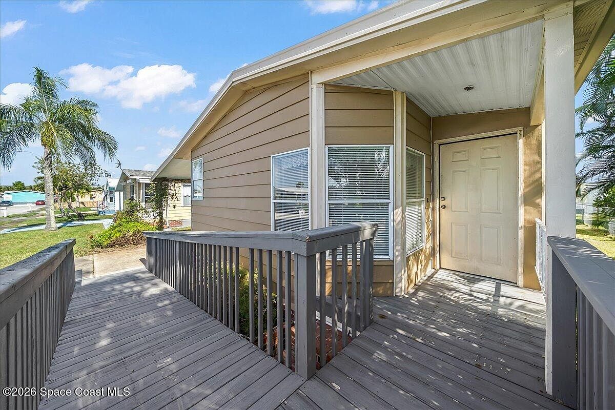 1961 Sago Palm St NE Palm Bay, FL 32905 - Thumbnail 2