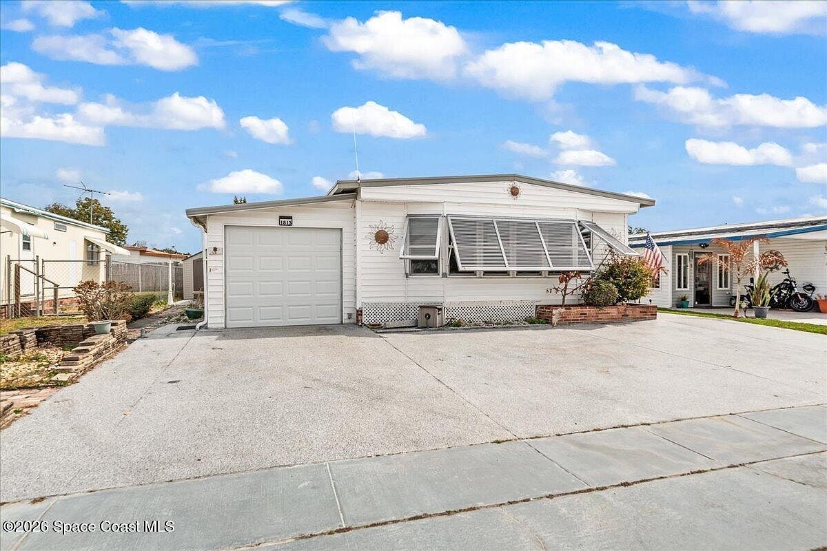 1813 Coco Plum St NE Palm Bay, FL 32905 - Thumbnail 2