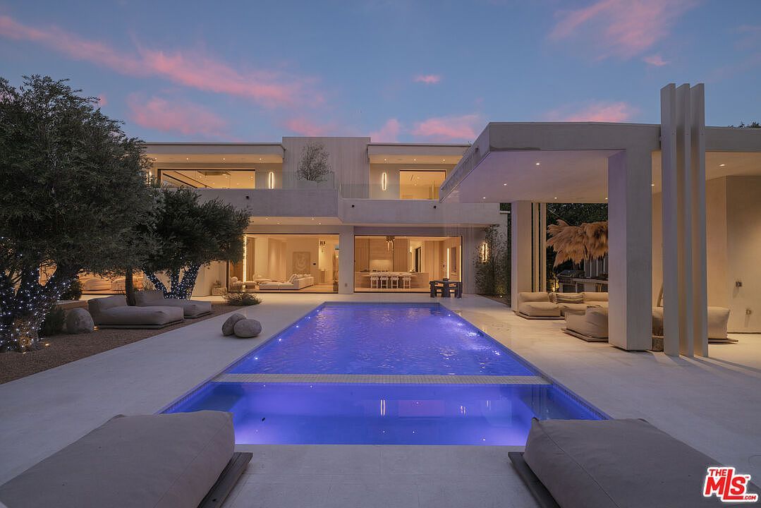 17177 Adlon Rd Encino, CA 91436 - Thumbnail 2