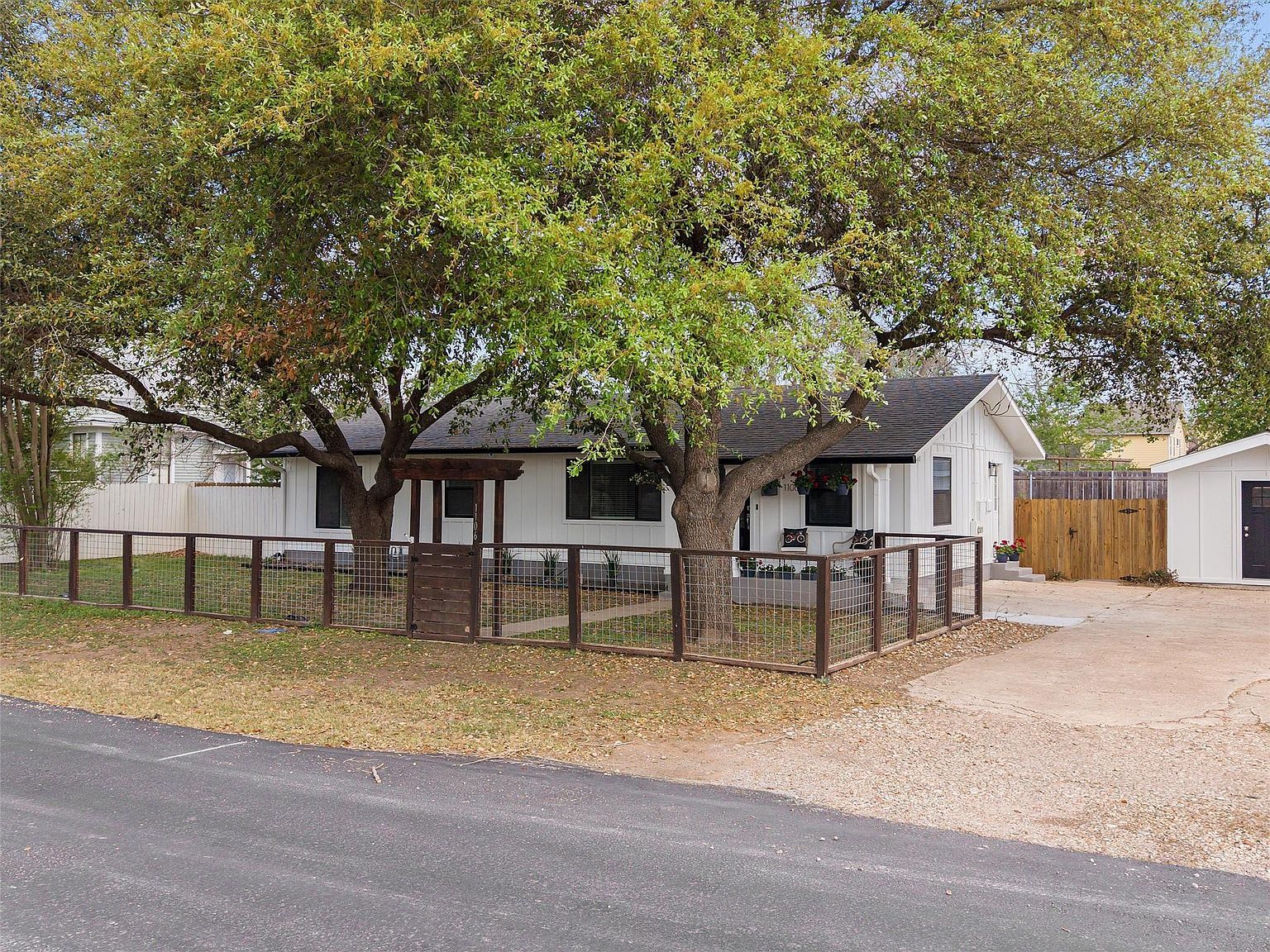 1106 Spring St Bastrop, TX 78602  | Single Family