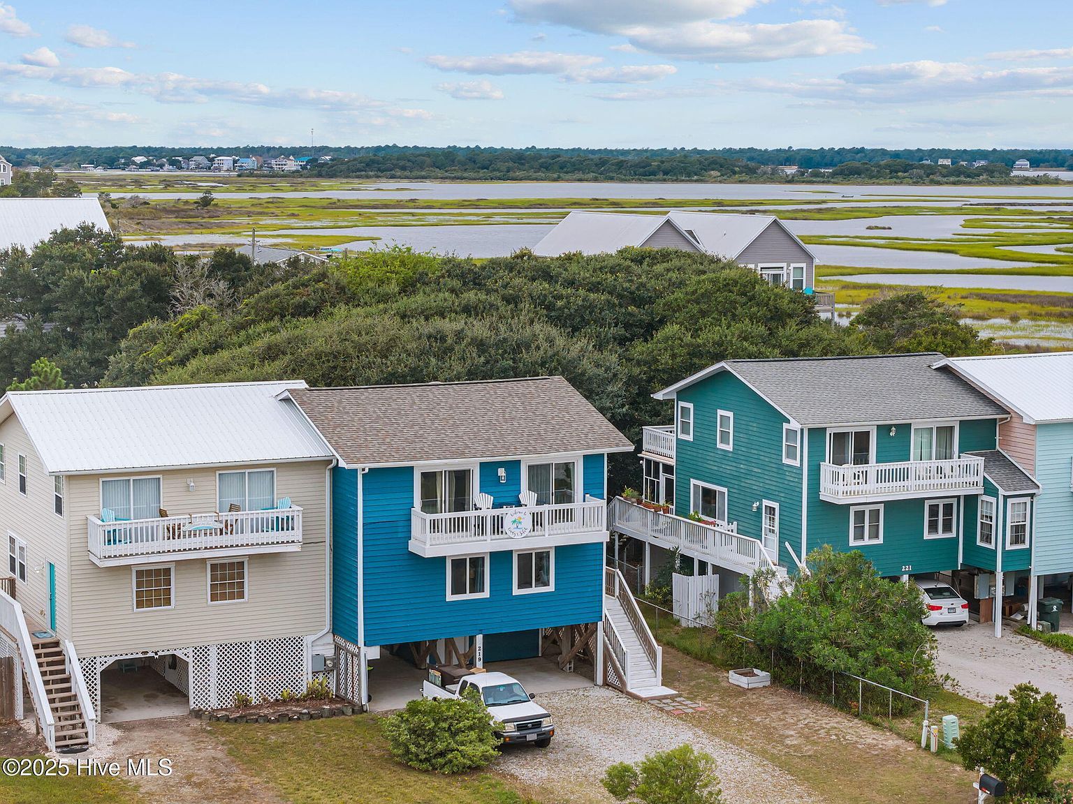 219 Oyster Ln North Topsail Beach, NC 28460 - Thumbnail 2